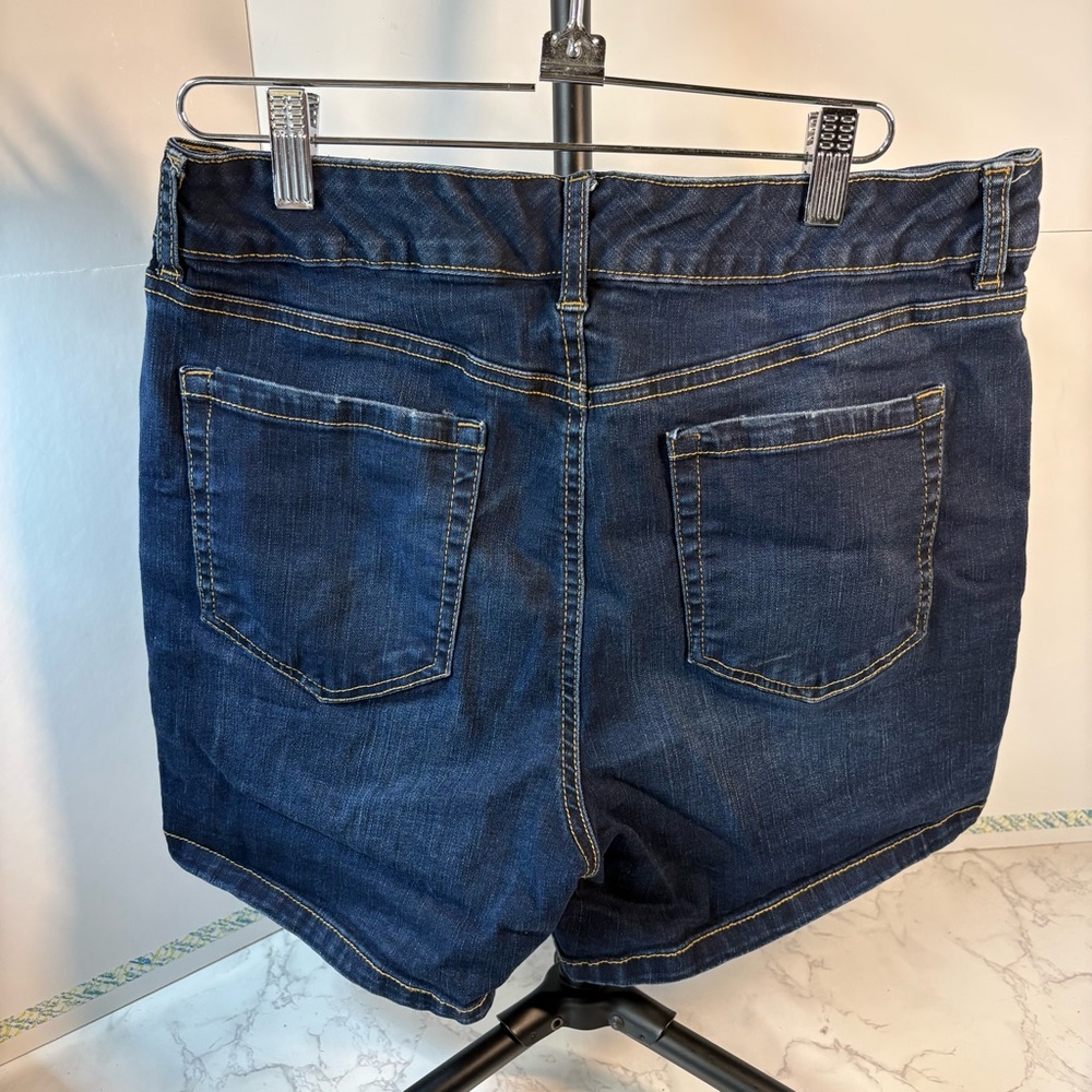 Dakota Blue - Womens Dark Blue Stretchy Denim Jean Shorts; Size 10 - Picture 2 of 5